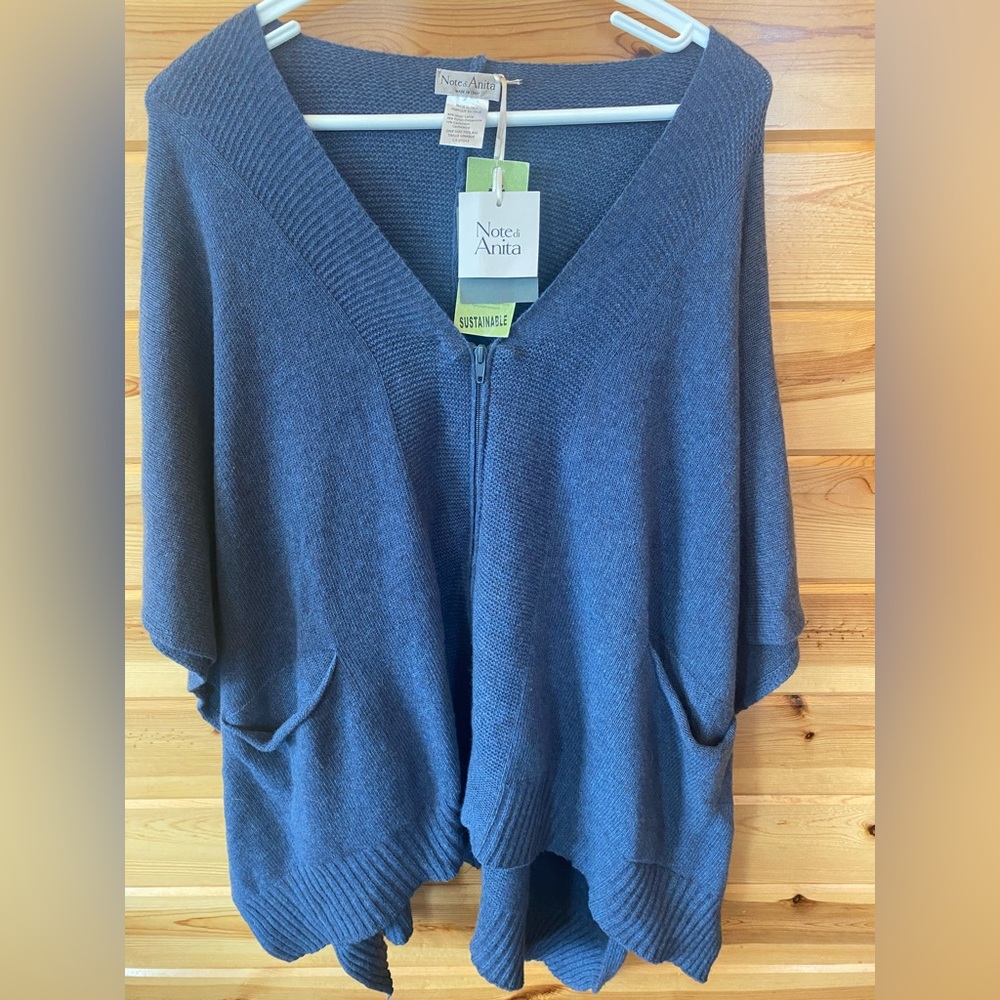 Classic blue v- neck sweater by, Note Di Anita. 
O/S